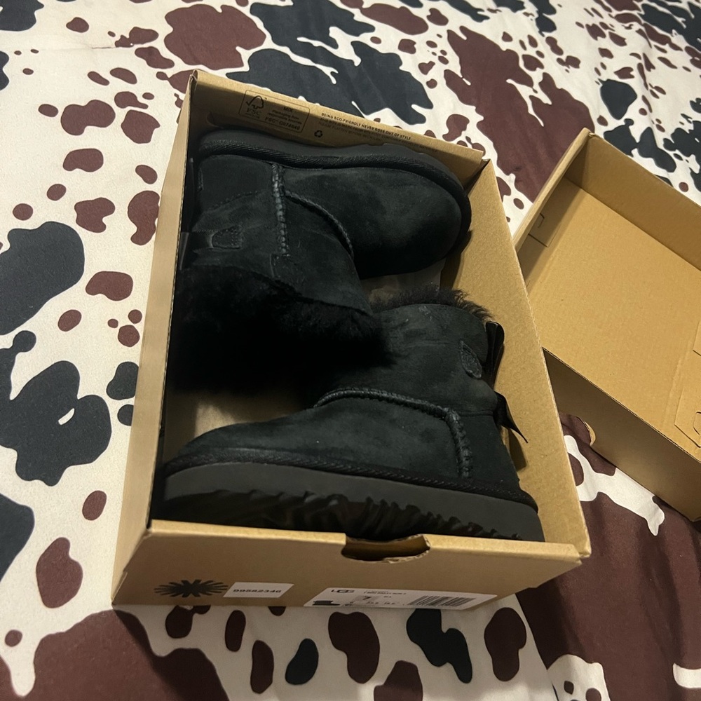 Black Ugg boots